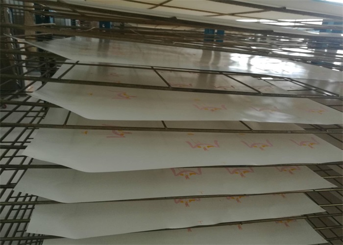 水轉(zhuǎn)印底油技術(shù)應(yīng)用范圍及特點(diǎn).jpg 水轉(zhuǎn)印底油技術(shù)應(yīng)用范圍及特點(diǎn).jpg